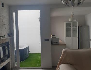 Superior One-Bedroom Apartment