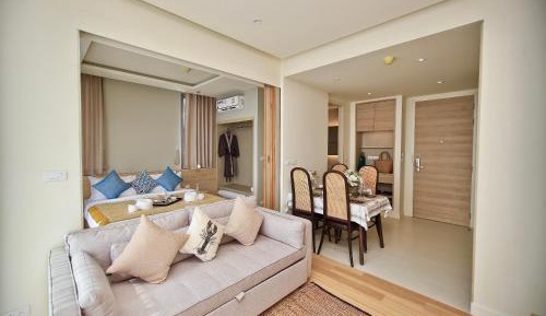 One-Bedroom Apartment with Sea View