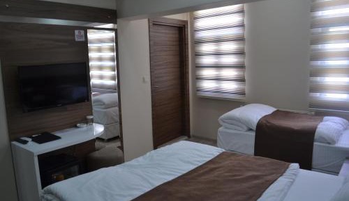 Deluxe Double Room (2 Adults + 1 Child)