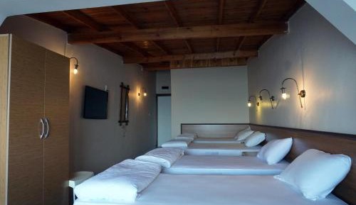 Family Room (6 Adults)