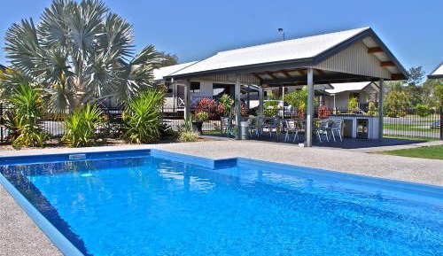 Apartment with Pool View 