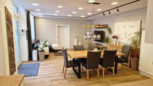Three-Bedroom Deluxe Apartment
