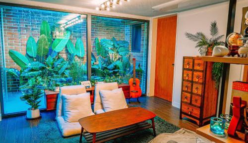 Single Room with Shared Bathroom