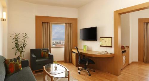 Junior Suite  (20% off on session of Spa ,Enjoy Happy Hours with 1+1 offer and 10% Off on Laundry service)
