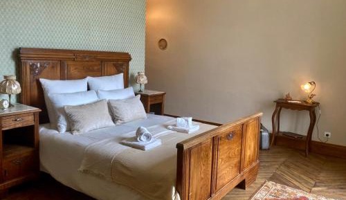 Deluxe Queen Room