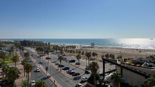 One-Bedroom Apartment with Balcony and Sea View