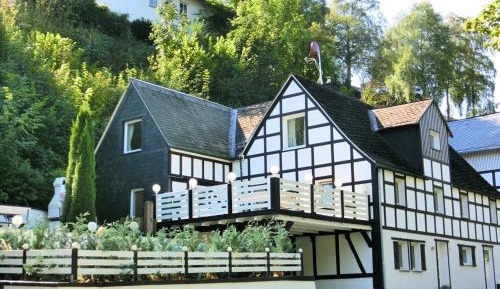 Ten-Bedroom Holiday Home