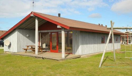 Three-Bedroom Holiday Home 