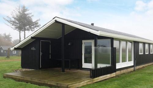 Three-Bedroom Holiday Home 
