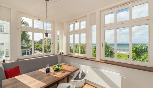 One-Bedroom Apartment with Balcony