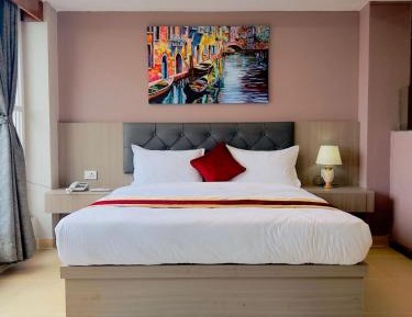 Studio Apartment with Harbor View