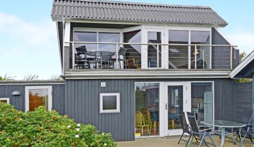 Three-Bedroom Holiday Home 
