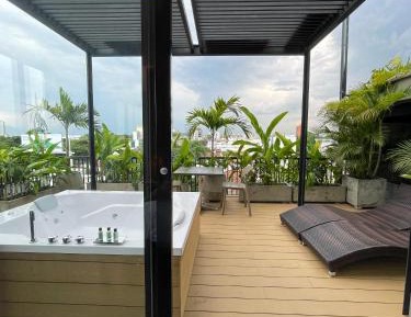 Suite with Hot Tub