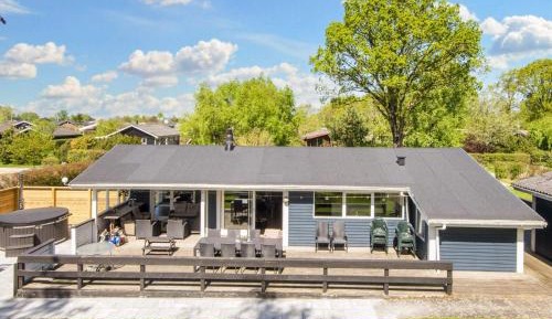 Four-Bedroom Holiday Home