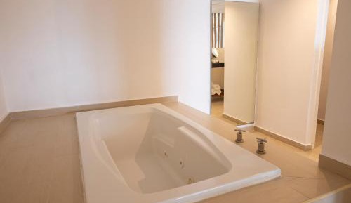 Governor Suite