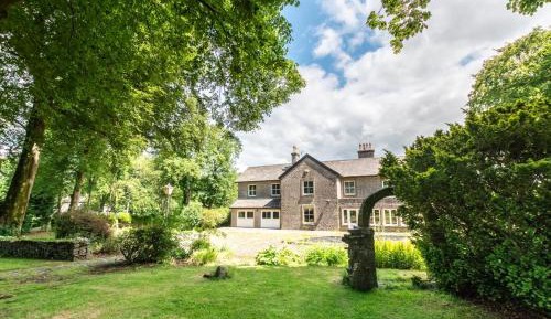 Seven-Bedroom House