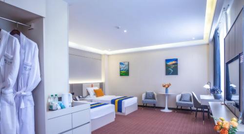 Triple Room with Shared Toilet
