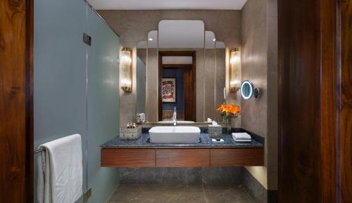 Superior Room - King Bed