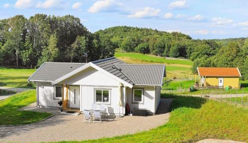 Three-Bedroom Holiday Home 