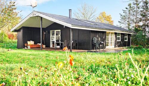 Three-Bedroom Holiday Home 
