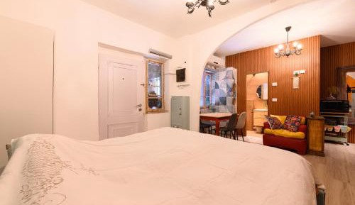 Studio with Spa Bath