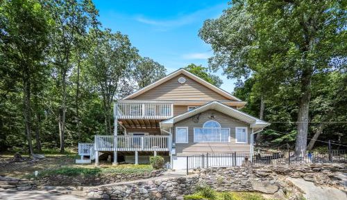 Three-Bedroom Holiday Home 