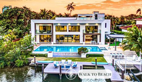 Six-Bedroom Villa 