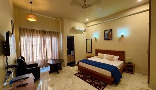 Deluxe Double Room (2 Adults + 1 Child)