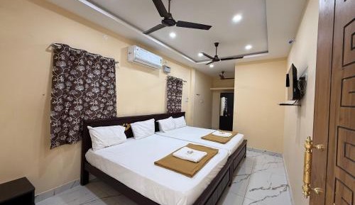 Quadruple Room with Private Bathroom