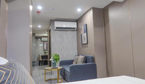 Deluxe One-Bedroom Apartment