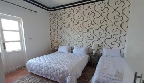 Deluxe Room (2 Adults + 1 Child)