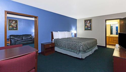 One-Bedroom King Suite - Non-Smoking