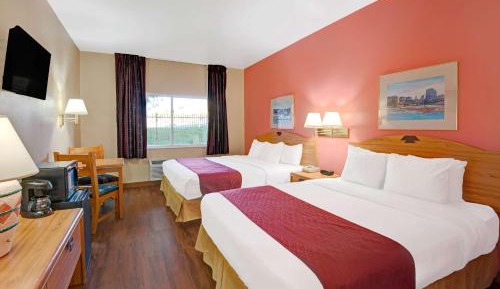 Queen Room with Two Queen Beds - Non-Smoking