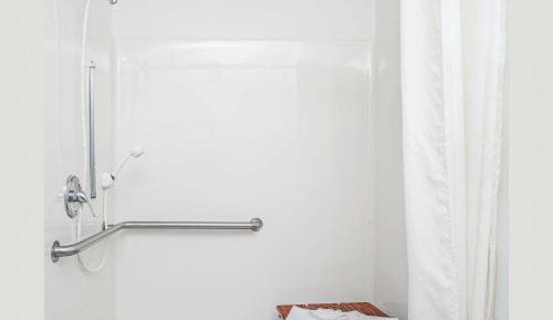Queen Room - Disability Access - Non-Smoking