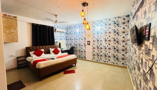 Deluxe Double Room (2 Adults + 1 Child)