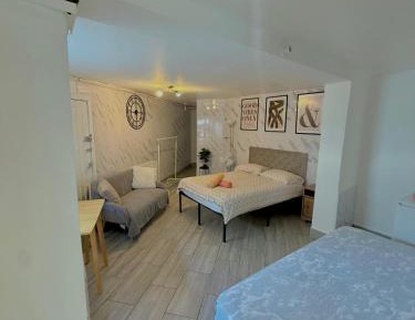 Room #1475352701