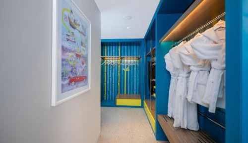 Themed Deluxe Room With Two Kids