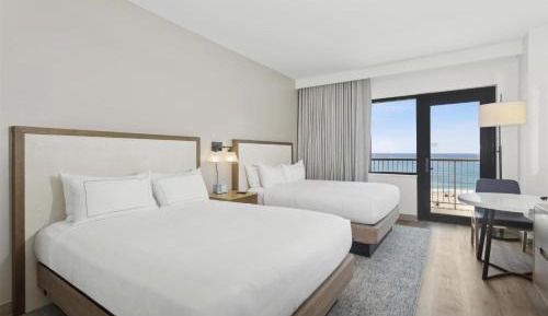 Queen Room with Balcony and View - Non-Smoking