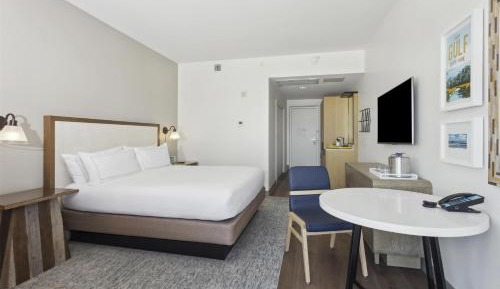King Room with Balcony - Mobility Accessible