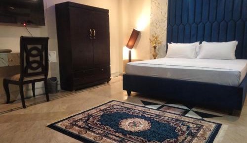 Deluxe Double Room (2 Adults + 1 Child)