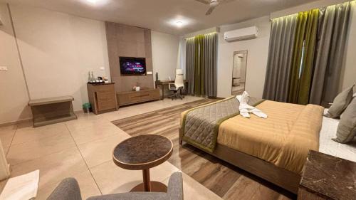 Deluxe King Suite