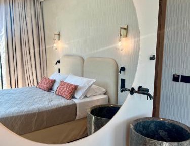 Studio Apartment with King Bed