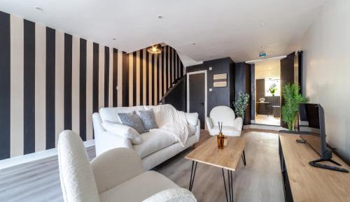 Five-Bedroom Premium Apartment