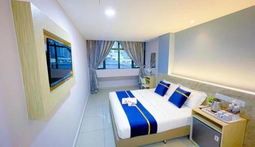 Deluxe Queen Room