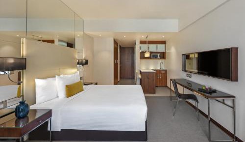 Spacious Centro Room - Queen Bed