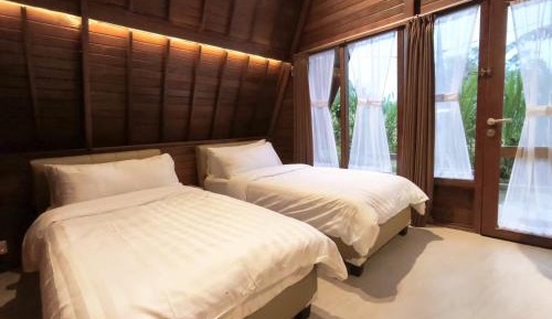 Double or Twin Room with Mountain View