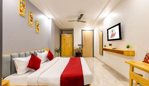 Deluxe Room (2 Adults + 1 Child)