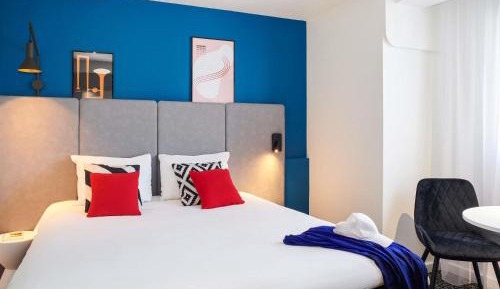 Junior Suite with One Queen Bed and Two Sofabeds