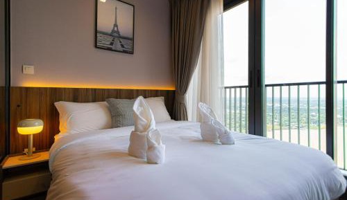 One-Bedroom Apartment with Balcony