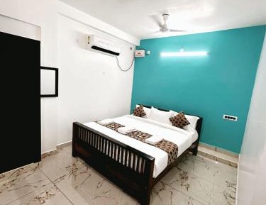 Deluxe Double Room (2 Adults + 1 Child)
